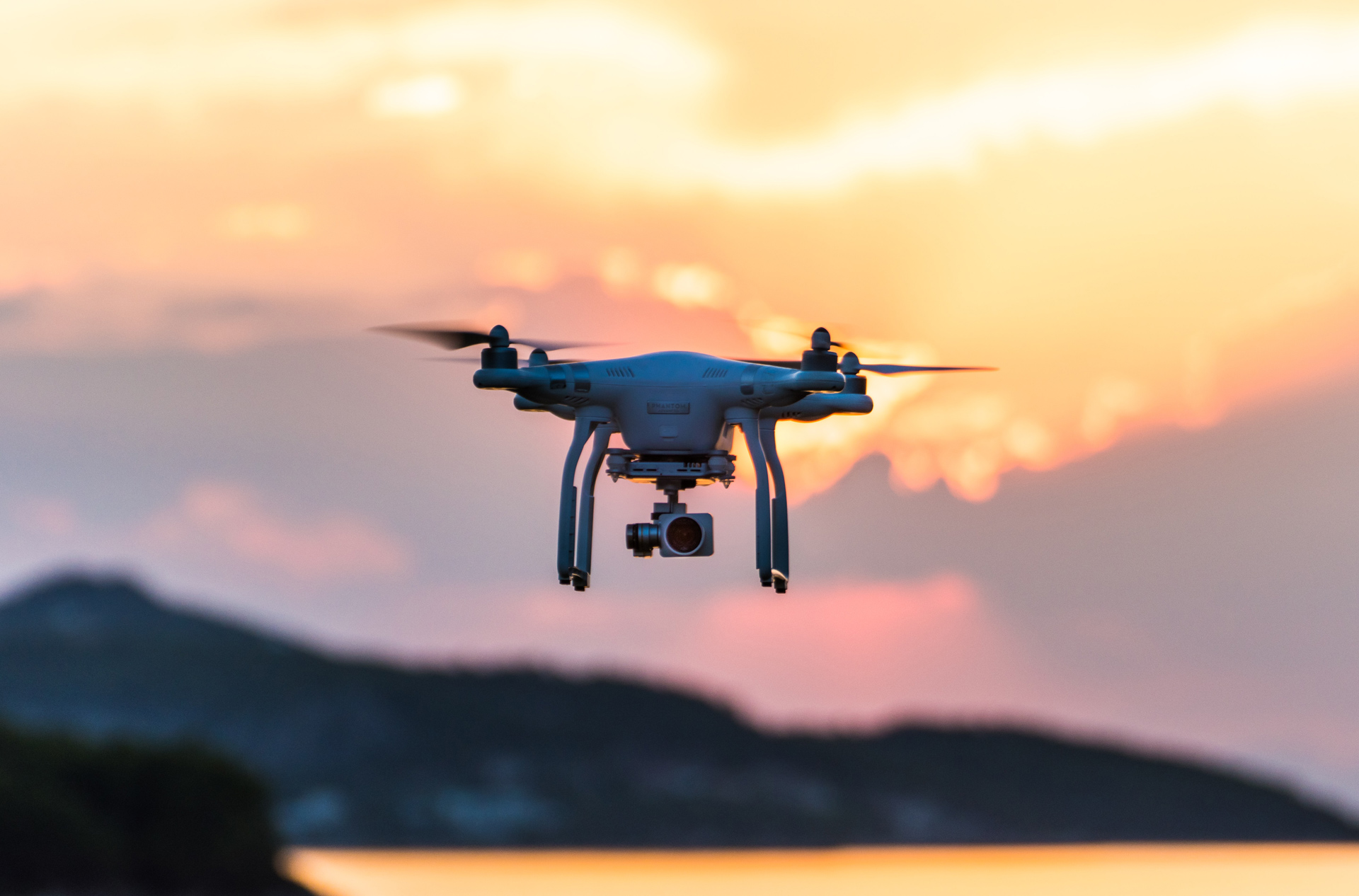 fortvivlelse Lænestol Ælte 5 Things To Consider Before Hiring A Drone Operator - Drone Media